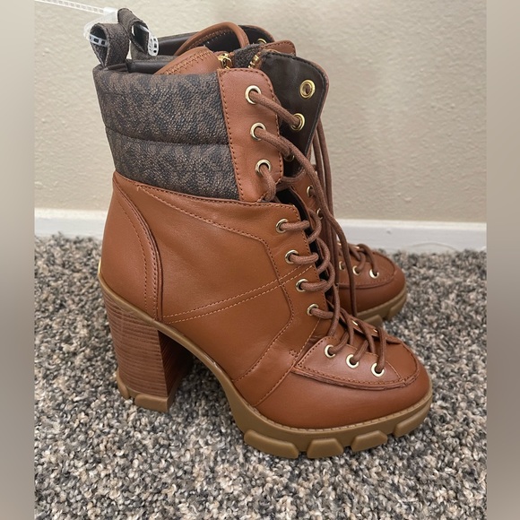 MICHEAL Micheal Kors Ridley Logo Print Lace-Up Bootie - Picture 3 of 9